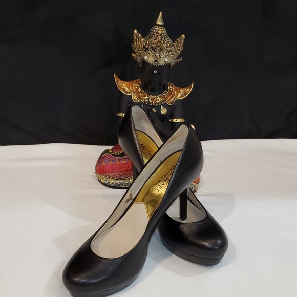 Michael Kors Leather Platform Heals - Picture 2 of 15